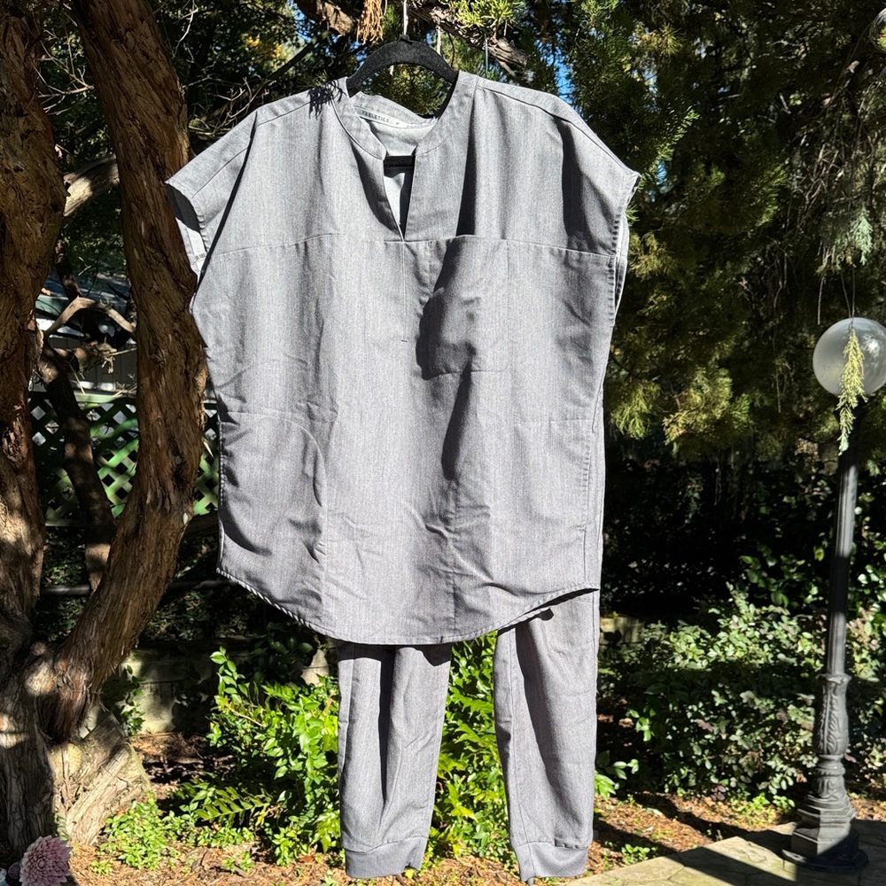 Fabletics Gray Two-Piece Scrub Set